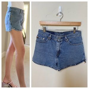 Rare Vintage Levi mom jean shorts